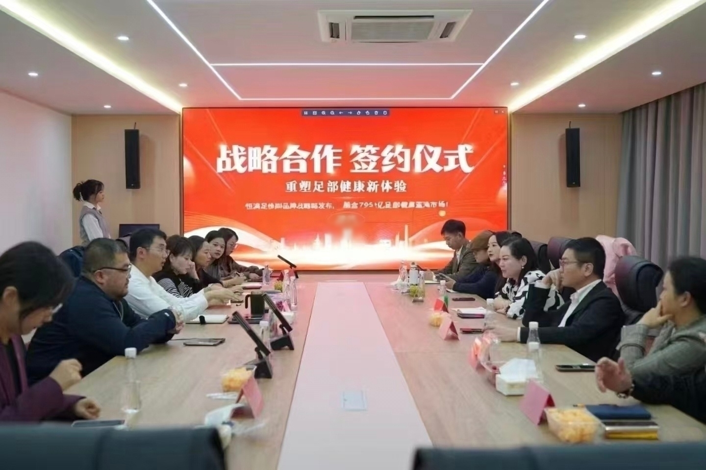 �������޽����Ʒ��ս�����������Ŵ�ʦ�ӳ֣�ê�������Ⱥ�����㲿����������