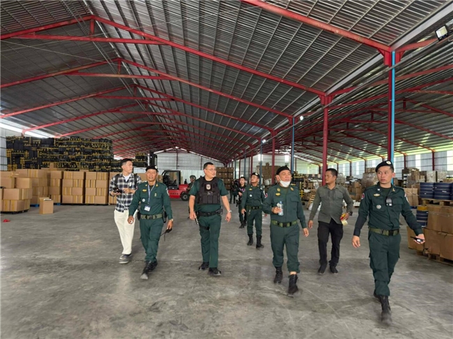 �ԷǷ��̲������Ĵ��ģ�ϴ��ж���¶��ð��Ʒ